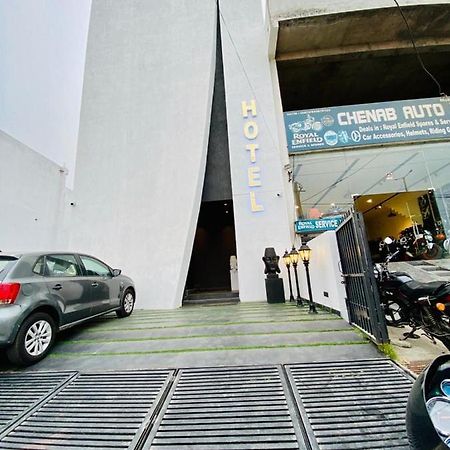 Madhav'S Lap Of Luxury Hotel Moradabad Exterior foto
